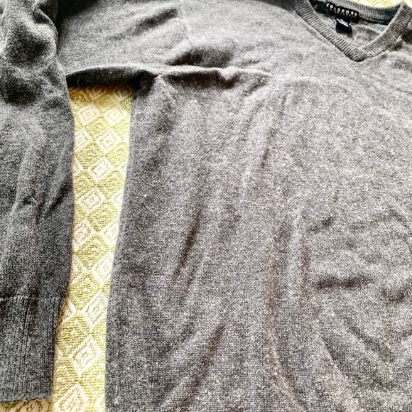 Men’s v-neck sweater - Picture 4 of 4